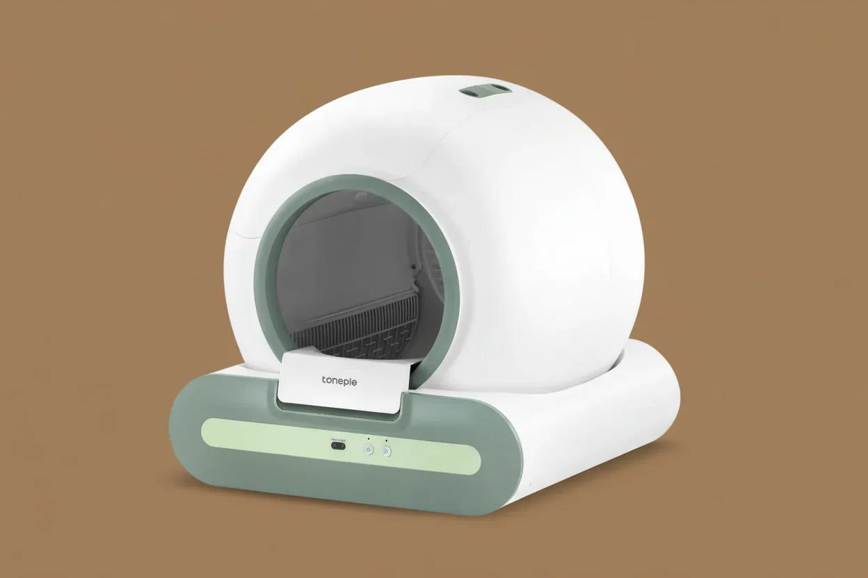 Modernes automatic cat toilet with app control in Weiß und Grün von pawly.tech für einfache Katzenhygiene